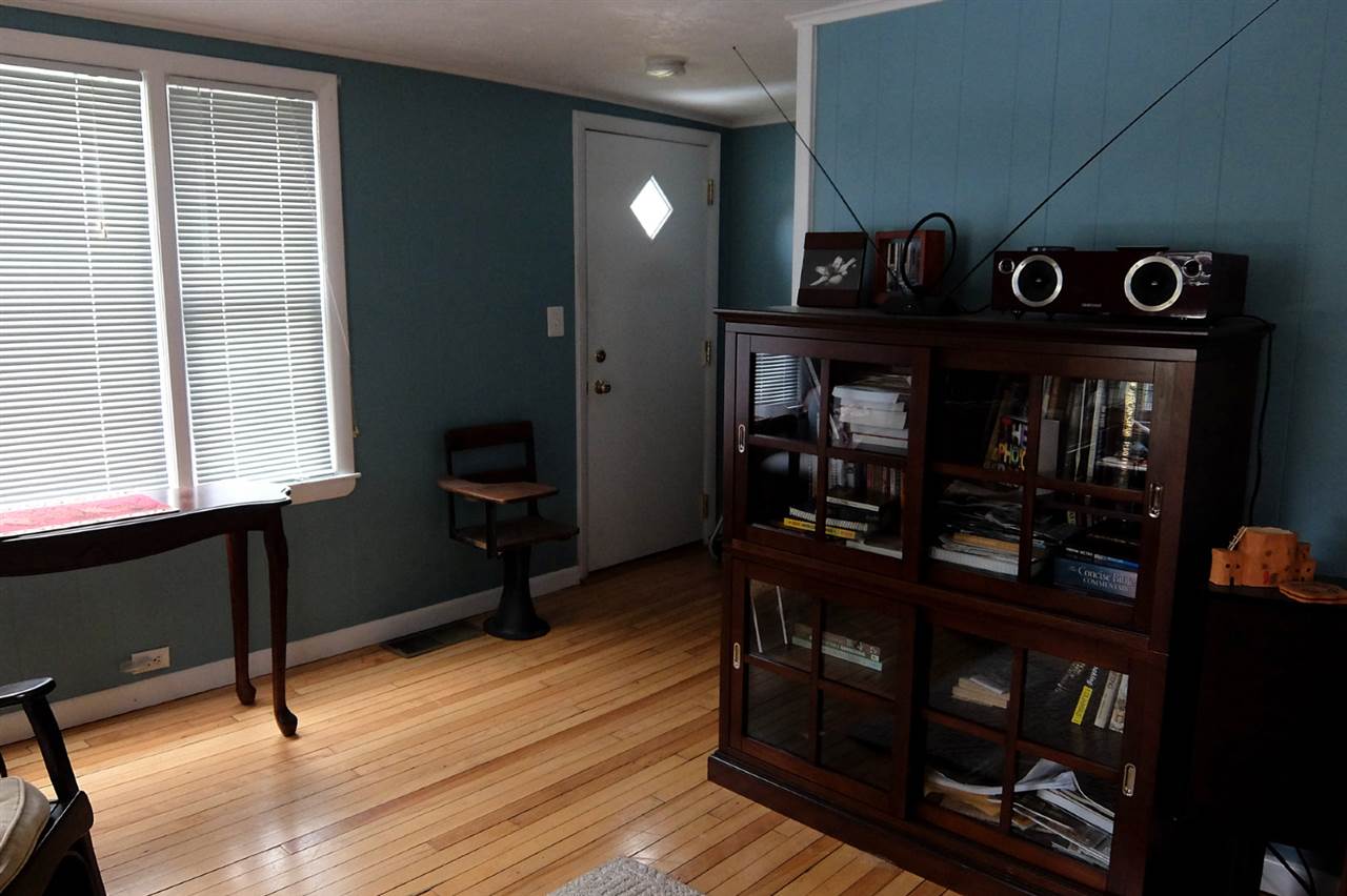 170 President Road Manchester, NH 03103 - Photo 7 of 11