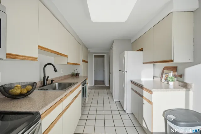 $229,900 | 3 Hunters Run, Unit 3, Cromwell, CT 06416