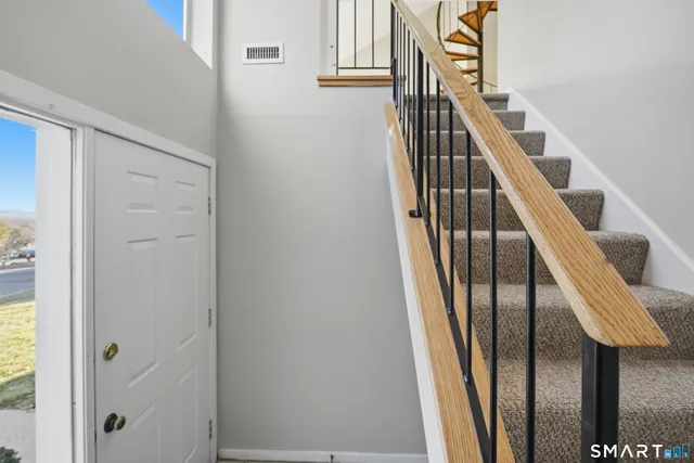 $229,900 | 3 Hunters Run, Unit 3, Cromwell, CT 06416