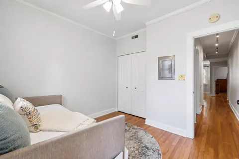 $395,000 | 2152 West Ainslie Street, Unit D3, Chicago, IL 60625