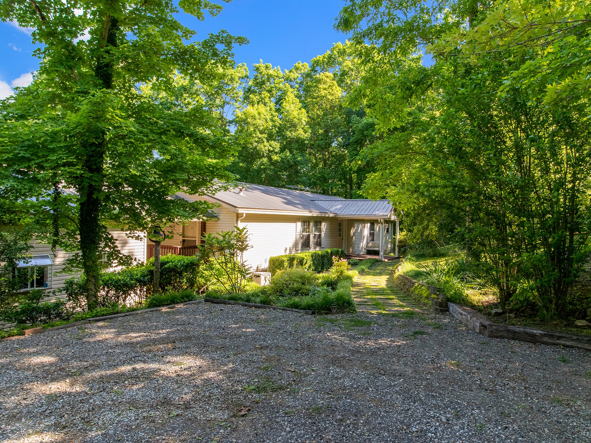 1165 Timber Ridge Road Charlotte, TN 37036 - Photo 3 of 42 Gallery Image 3
