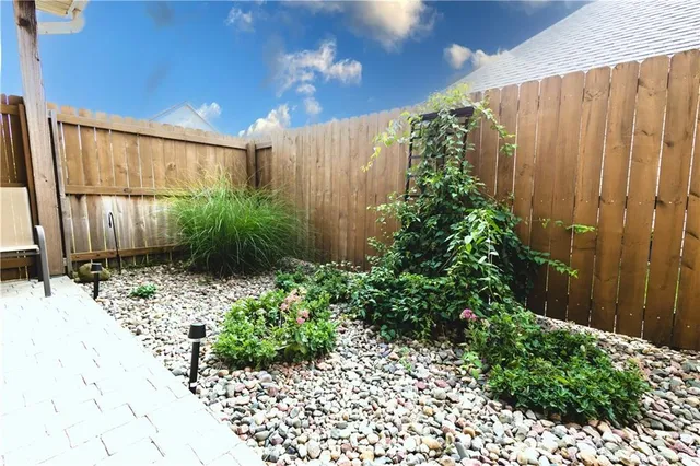 $285,000 | 4816 North Creek Wood Drive, St. Joseph, MO 64507