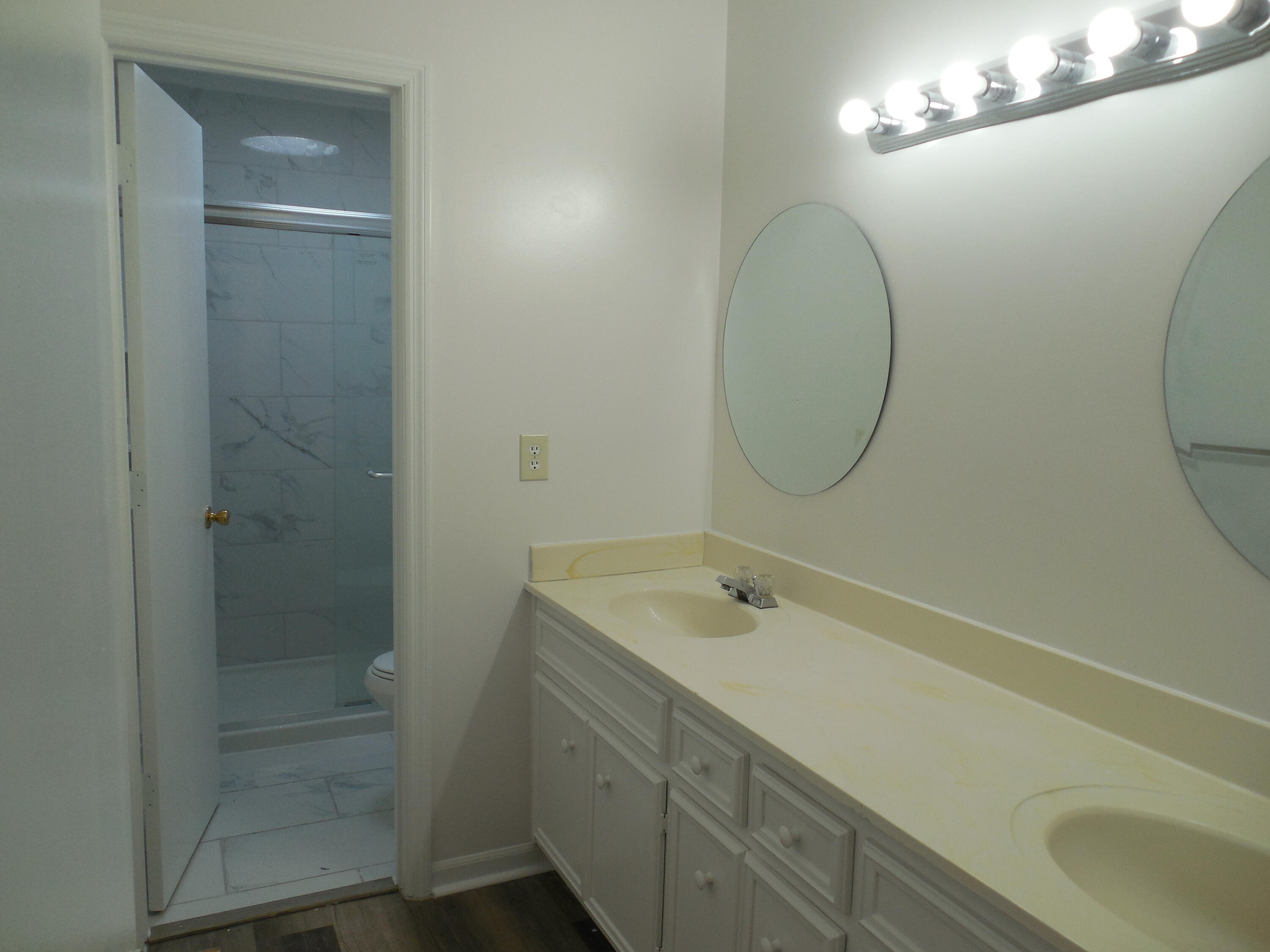 107 Springlakes Circle Augusta, GA 30907 - Photo 12 of 22 Hallway Bathroom