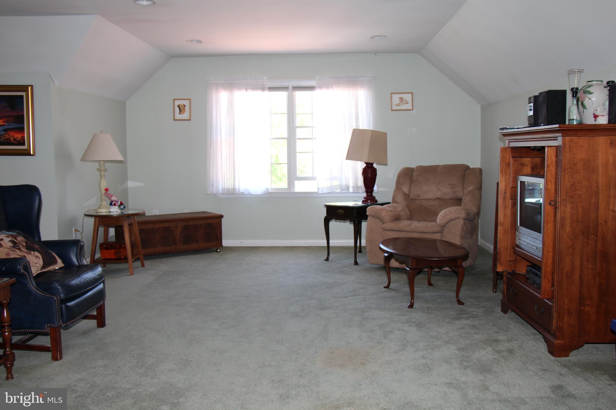 404 Chesterfield Jacobstown Road Chesterfield, NJ 08515 - Photo 15 of 19 Upper level Sitting/tv Room
