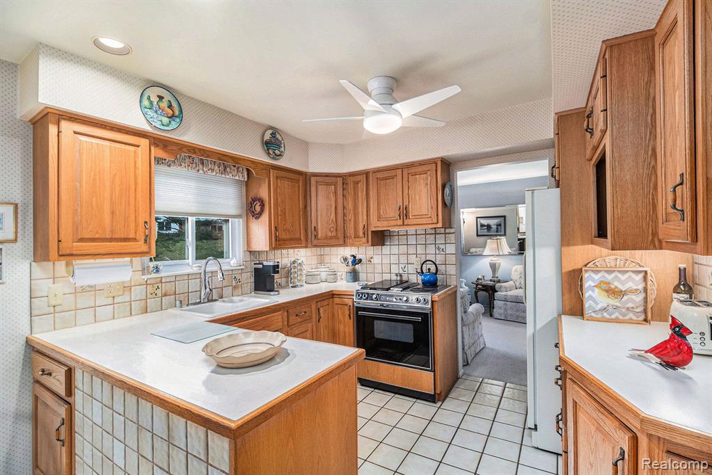 1129 Dolliver Street Rochester Hills, MI 48306 - Photo 19 of 48