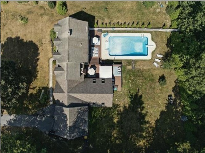 207 Oakridge Road Plaistow, NH 03865 - Photo 11 of 42 an aerial view of a house