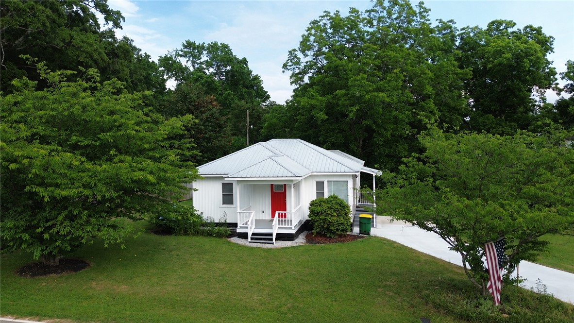 605 Hampton Street Iva, SC 29655 - Photo 1 of 16 A charming single-story residence with a bright red door and a well-kept green lawn.