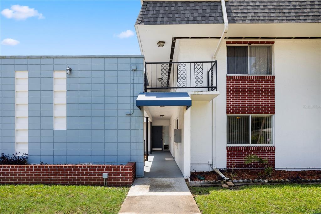 303 Ridge Boulevard, Unit 110 South Daytona, FL 32119 - Photo 2 of 33 a front view of a house with garden