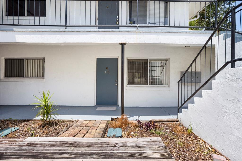 303 Ridge Boulevard, Unit 110 South Daytona, FL 32119 - Photo 6 of 33 a view of entryway with a rug