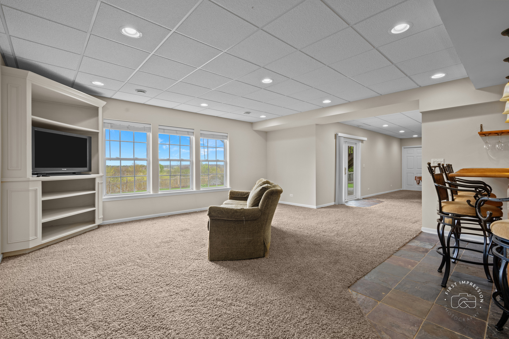 334 Willowbrook Way Geneva, IL 60134 - Photo 20 of 34 a workspace with furniture and natural light