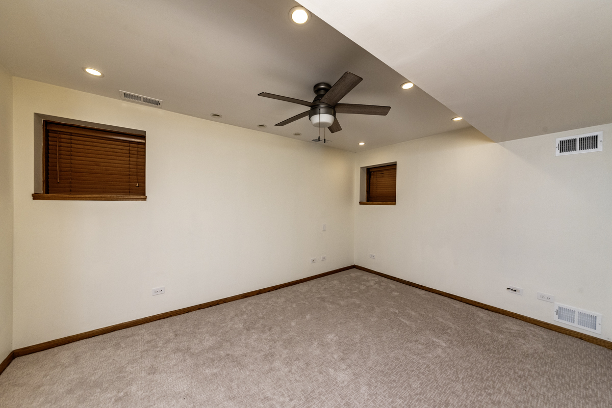 4625 North Dover Street, Unit G Chicago, IL 60640 - Photo 13 of 26 a view of an empty room