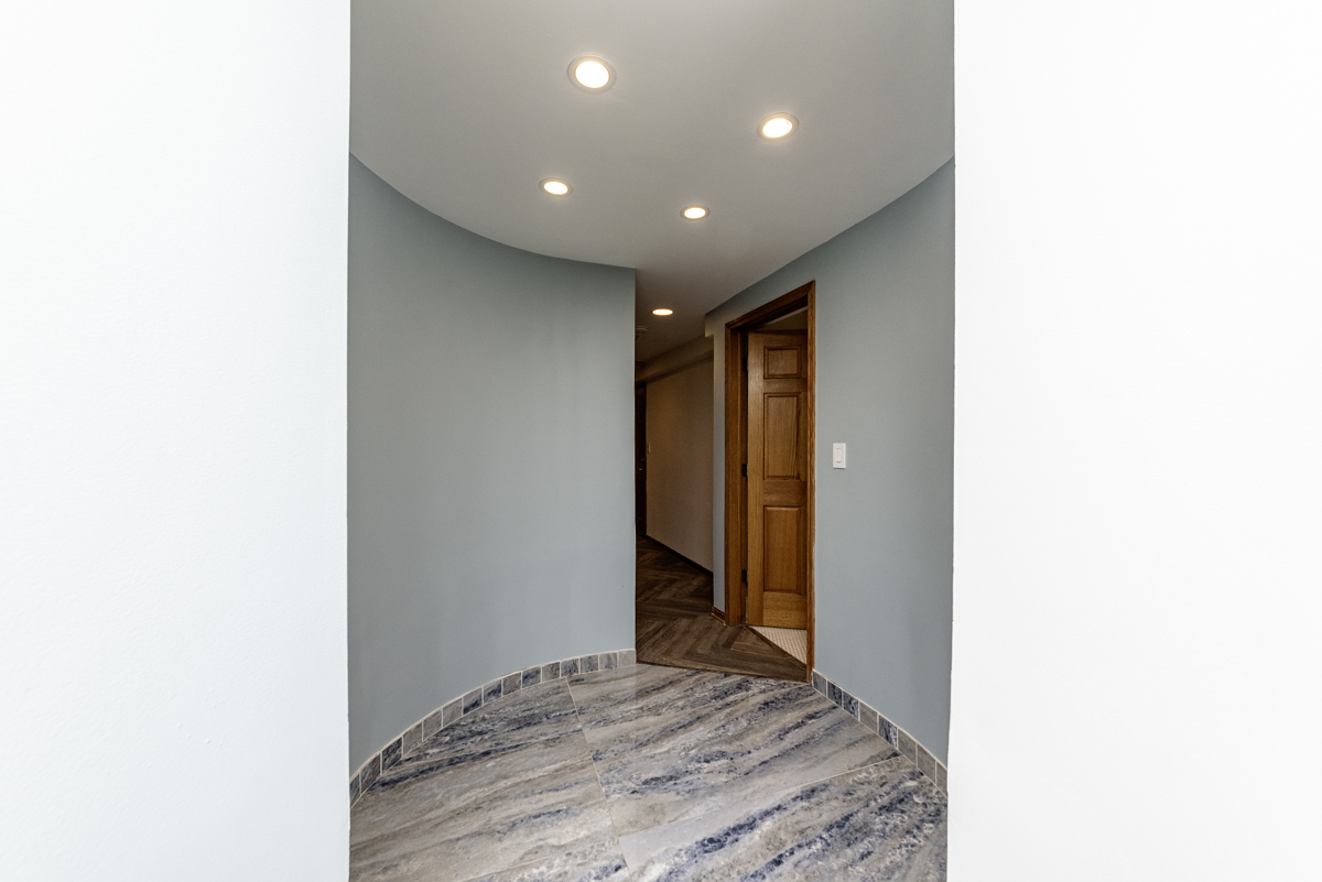 4625 North Dover Street, Unit G Chicago, IL 60640 - Photo 17 of 26 a view of hallway
