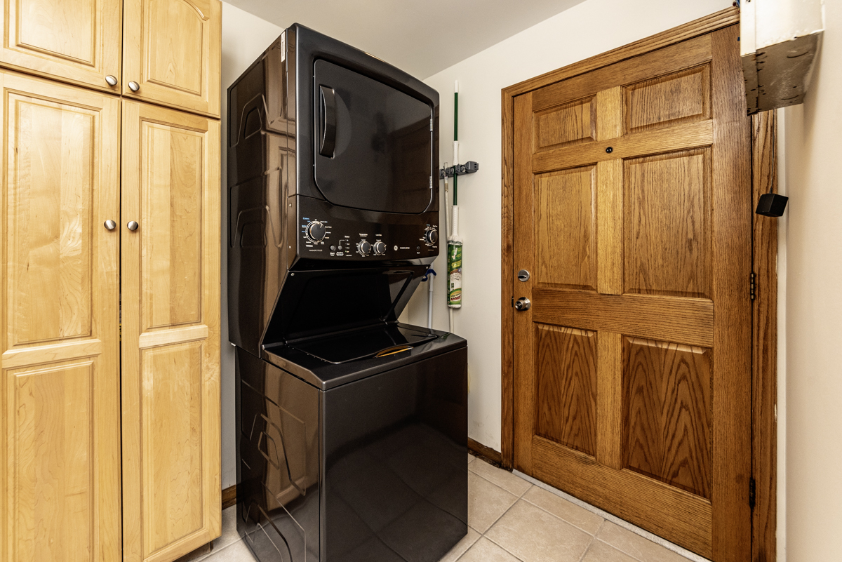 4625 North Dover Street, Unit G Chicago, IL 60640 - Photo 25 of 26 a kitchen with stainless steel appliances granite countertop a refrigerator and a stove