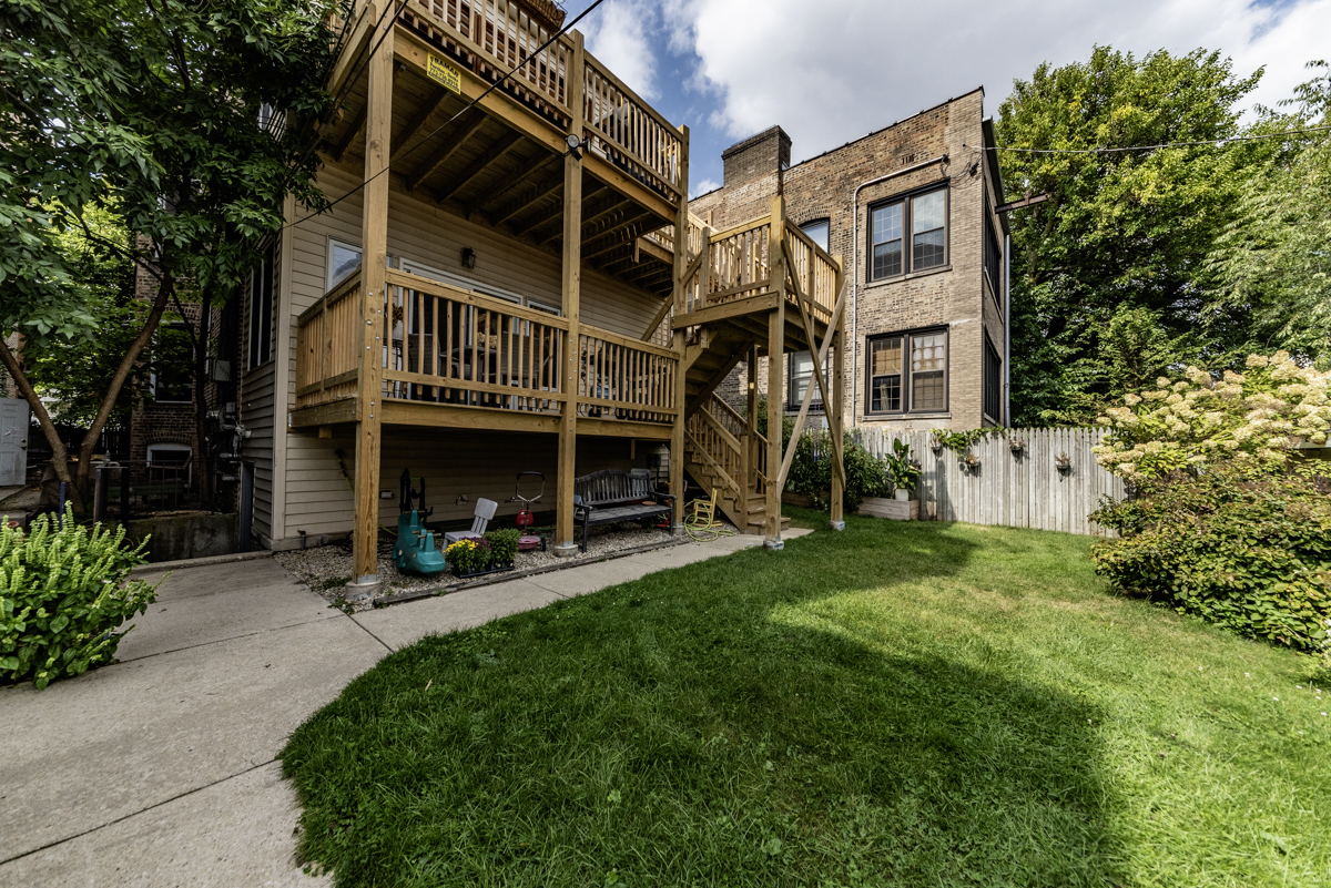 4625 North Dover Street, Unit G Chicago, IL 60640 - Photo 26 of 26 a view of a building with a yard