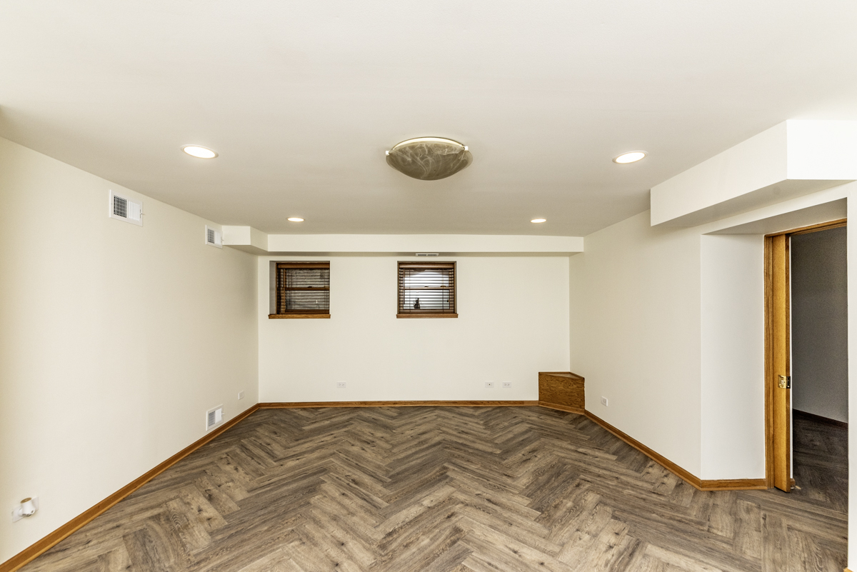 4625 North Dover Street, Unit G Chicago, IL 60640 - Photo 8 of 26 a view of a livingroom with a staircase