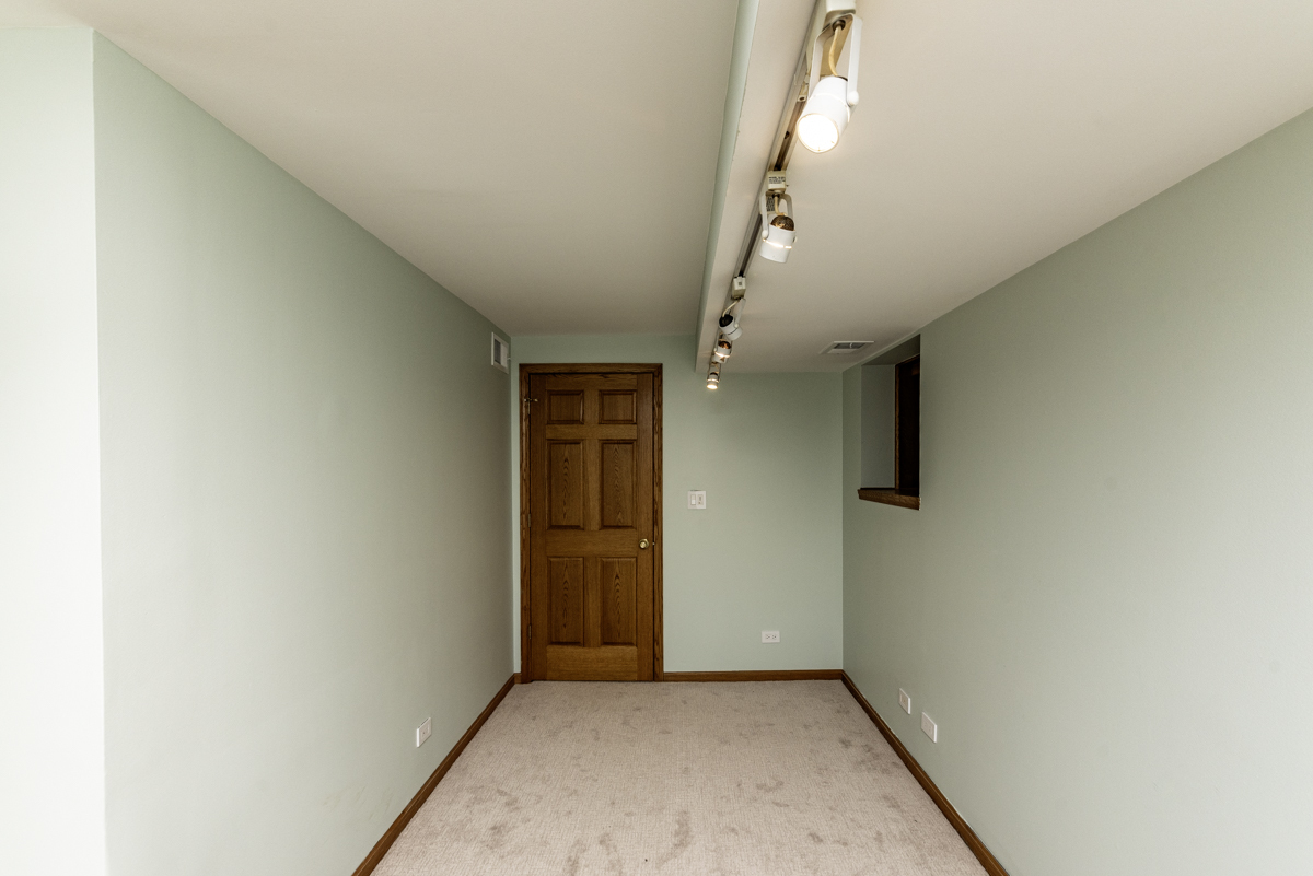 4625 North Dover Street, Unit G Chicago, IL 60640 - Photo 10 of 26 a view of hallway with stairs