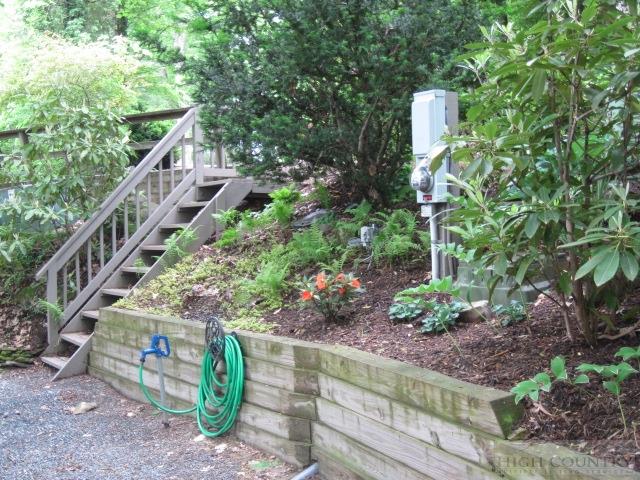 310 Windridge Road Newland, NC 28657 - Photo 11 of 12 Gallery Image 11