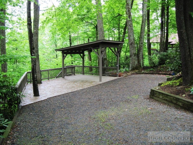 310 Windridge Road Newland, NC 28657 - Photo 2 of 12 Gallery Image 2