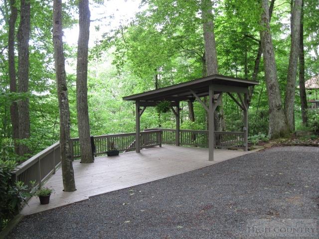 310 Windridge Road Newland, NC 28657 - Photo 4 of 12 Gallery Image 4