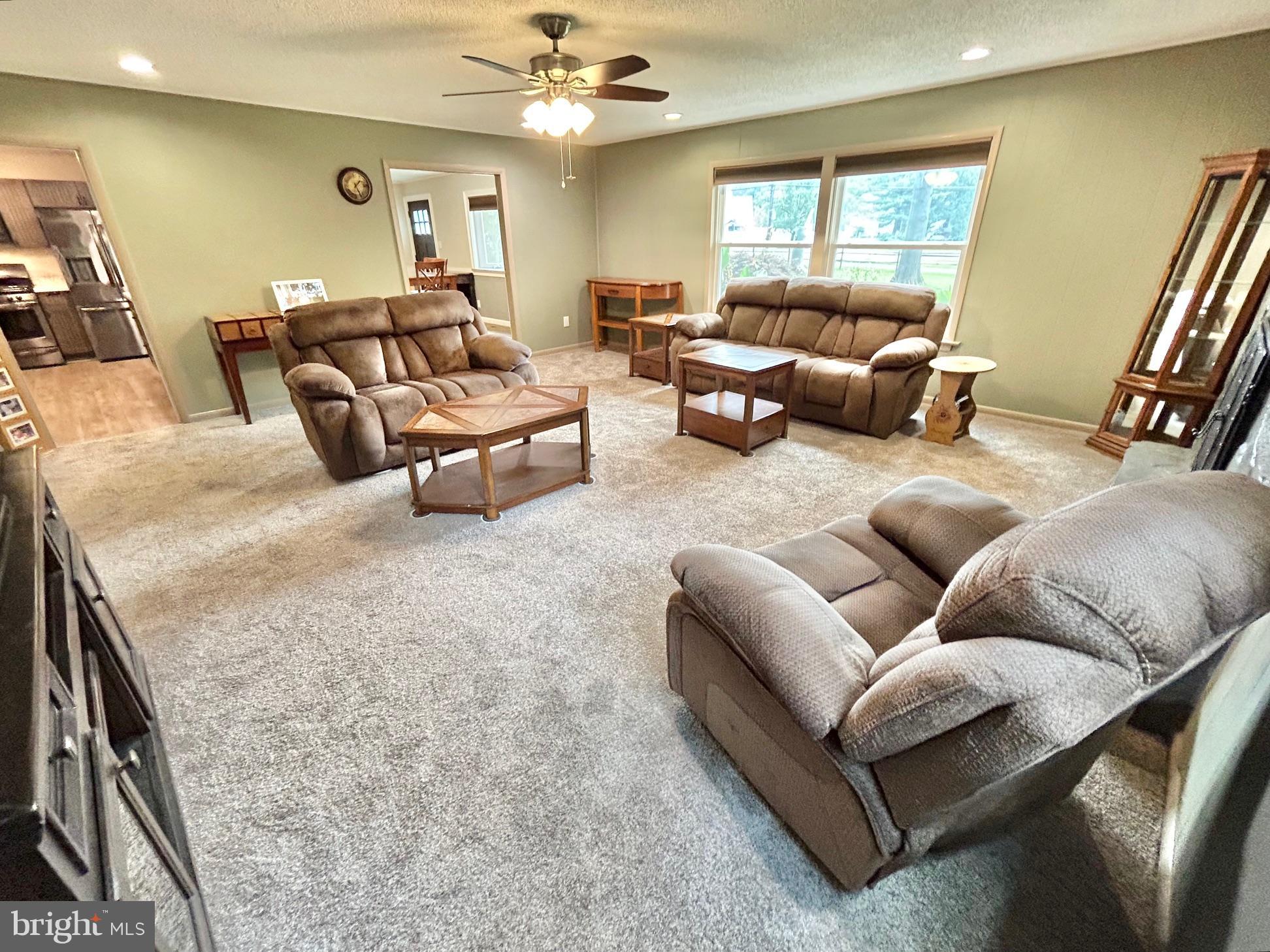 909 Old York Road Burlington, NJ 08016 - Photo 4 of 71 Lining Room