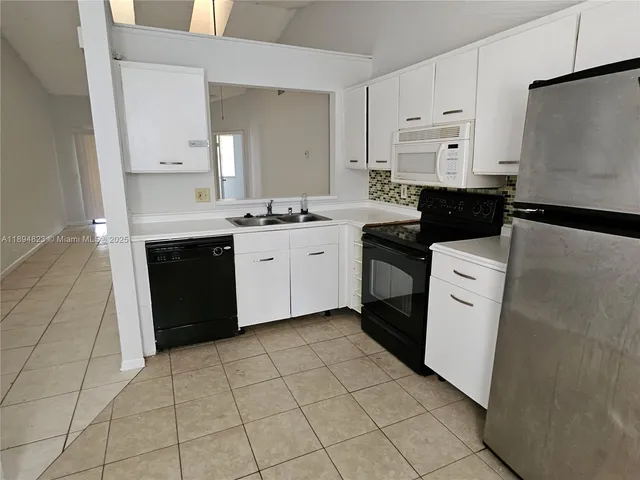 $1,900 | 2511 Northwest 56th Avenue, Unit 425, Lauderhill, FL 33313