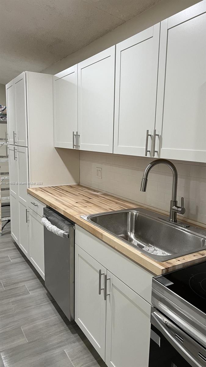 Sunset Miami, FL 33173 - Photo 19 of 41 a kitchen with granite countertop a sink and a stove