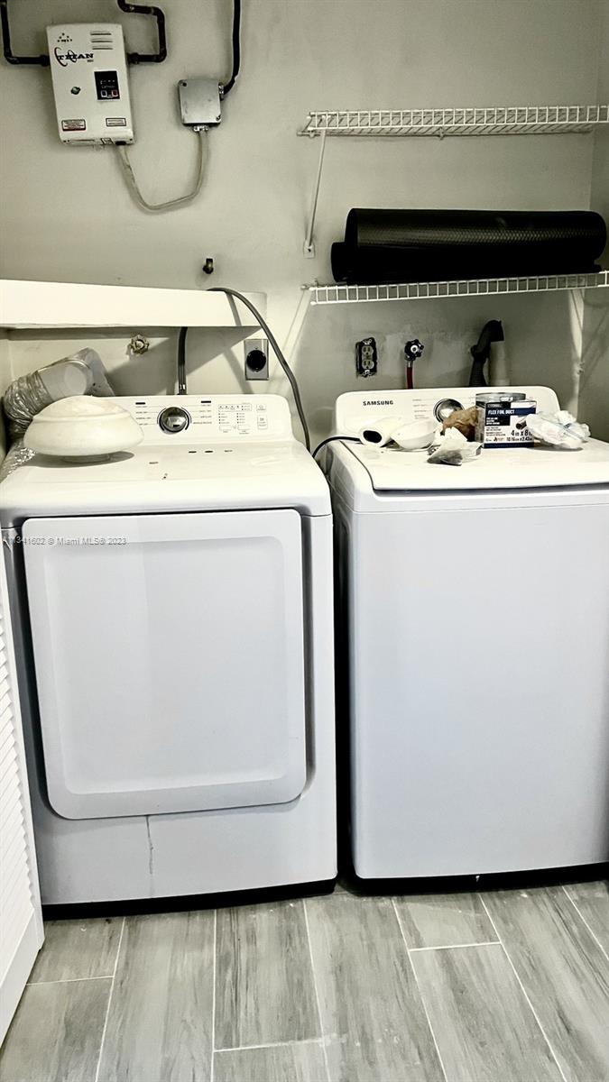 Sunset Miami, FL 33173 - Photo 39 of 41 a utility room with washer and dryer