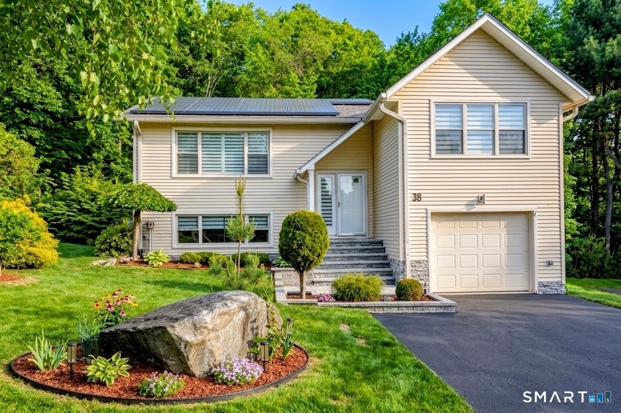 38 Algonquin Way Bristol, CT 06010 - Photo 1 of 37