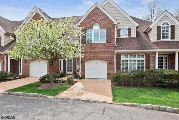 $730,000 | 28 Schmidt Circle, Watchung, NJ 07069
