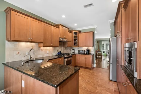 $635,000 | 28 Schmidt Circle, Watchung, NJ 07069