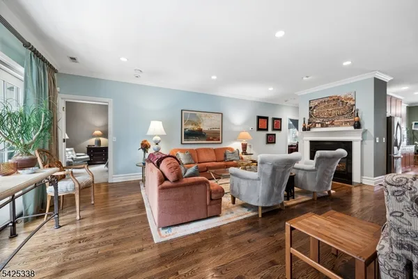 $730,000 | 28 Schmidt Circle, Watchung, NJ 07069