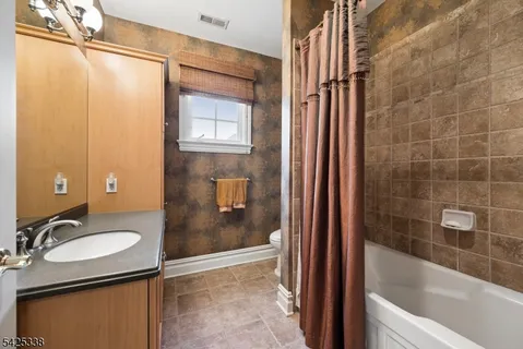 $635,000 | 28 Schmidt Circle, Watchung, NJ 07069