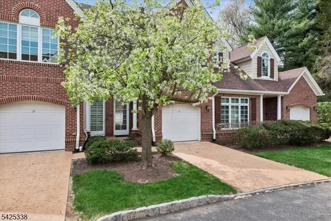 $635,000 | 28 Schmidt Circle, Watchung, NJ 07069