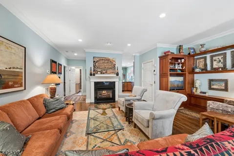 $635,000 | 28 Schmidt Circle, Watchung, NJ 07069