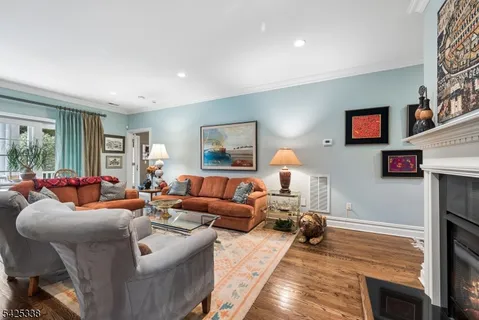 $635,000 | 28 Schmidt Circle, Watchung, NJ 07069