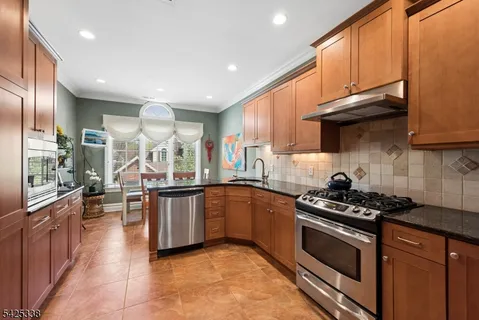 $635,000 | 28 Schmidt Circle, Watchung, NJ 07069