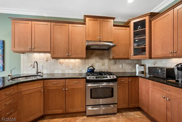 $730,000 | 28 Schmidt Circle, Watchung, NJ 07069