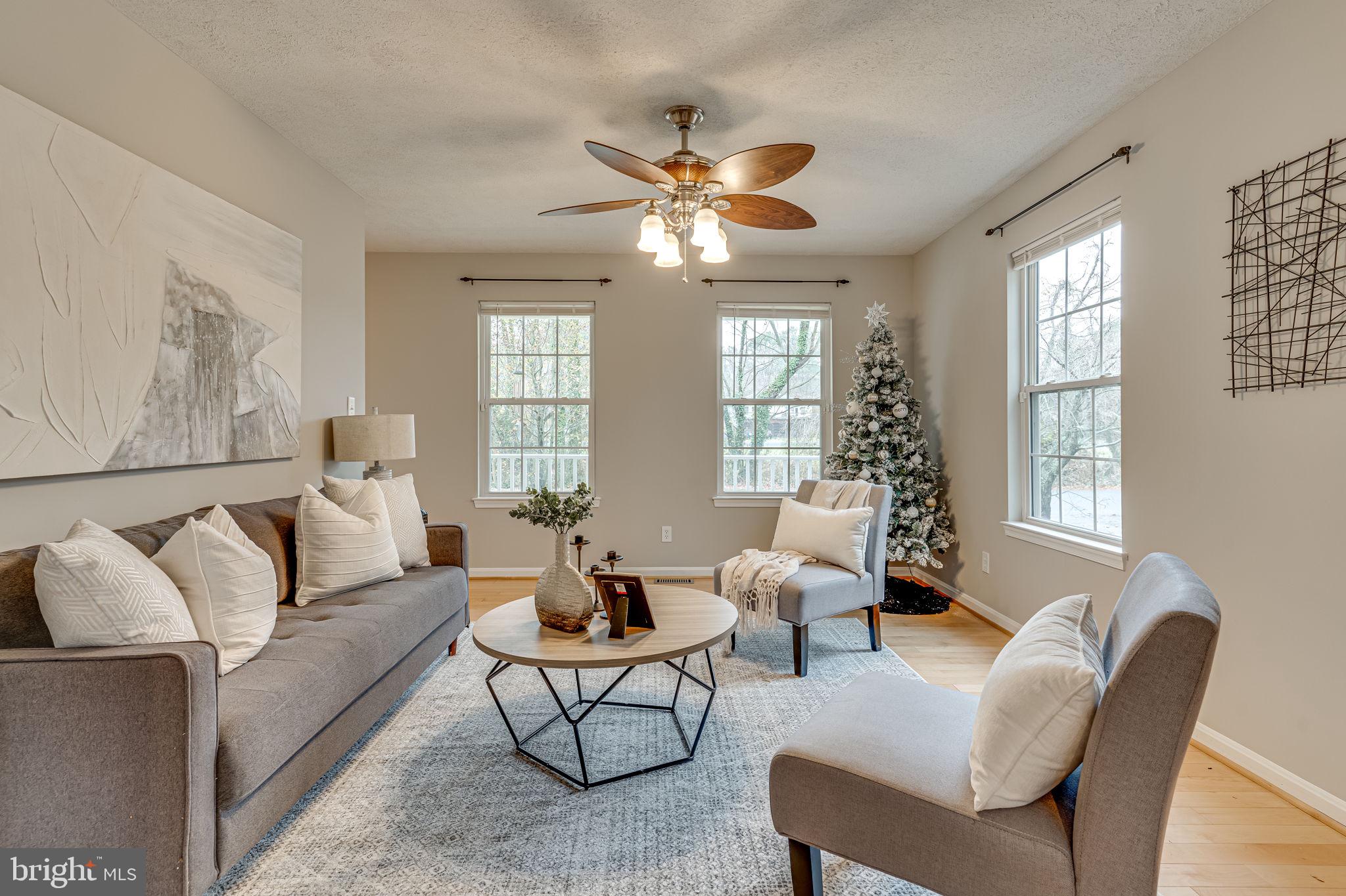 868 Crystal Rock Road Lusby, MD 20657 - Photo 2 of 37 Living room