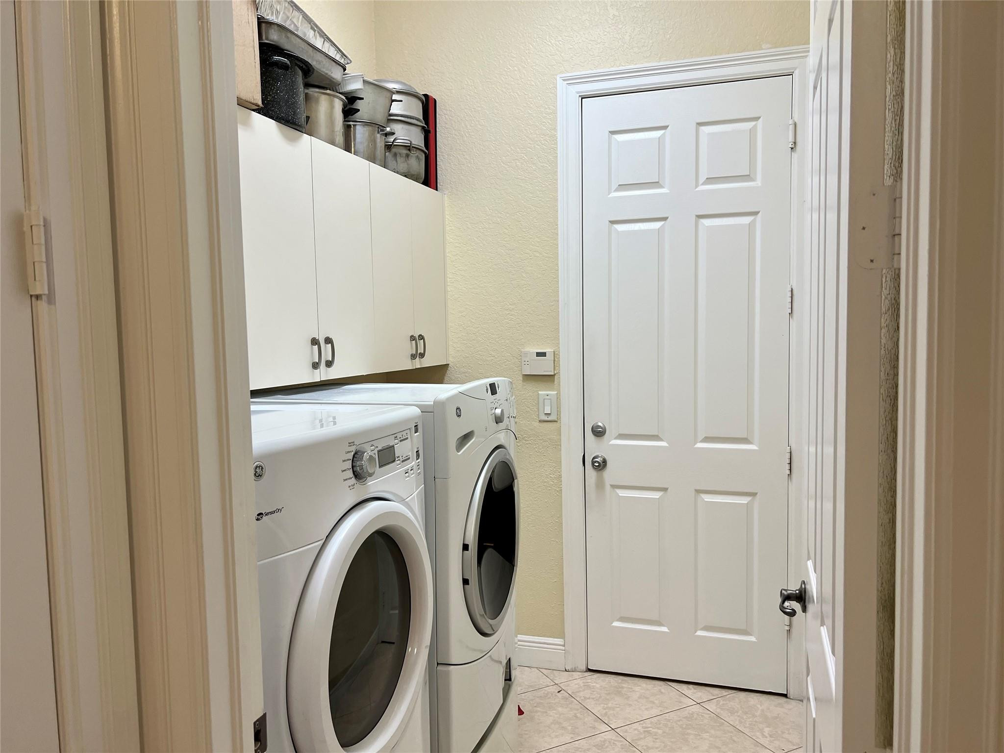 5201 Southwest 173rd Avenue Miramar, FL 33029 - Photo 8 of 42 a view of livingroom with washer and dryer
