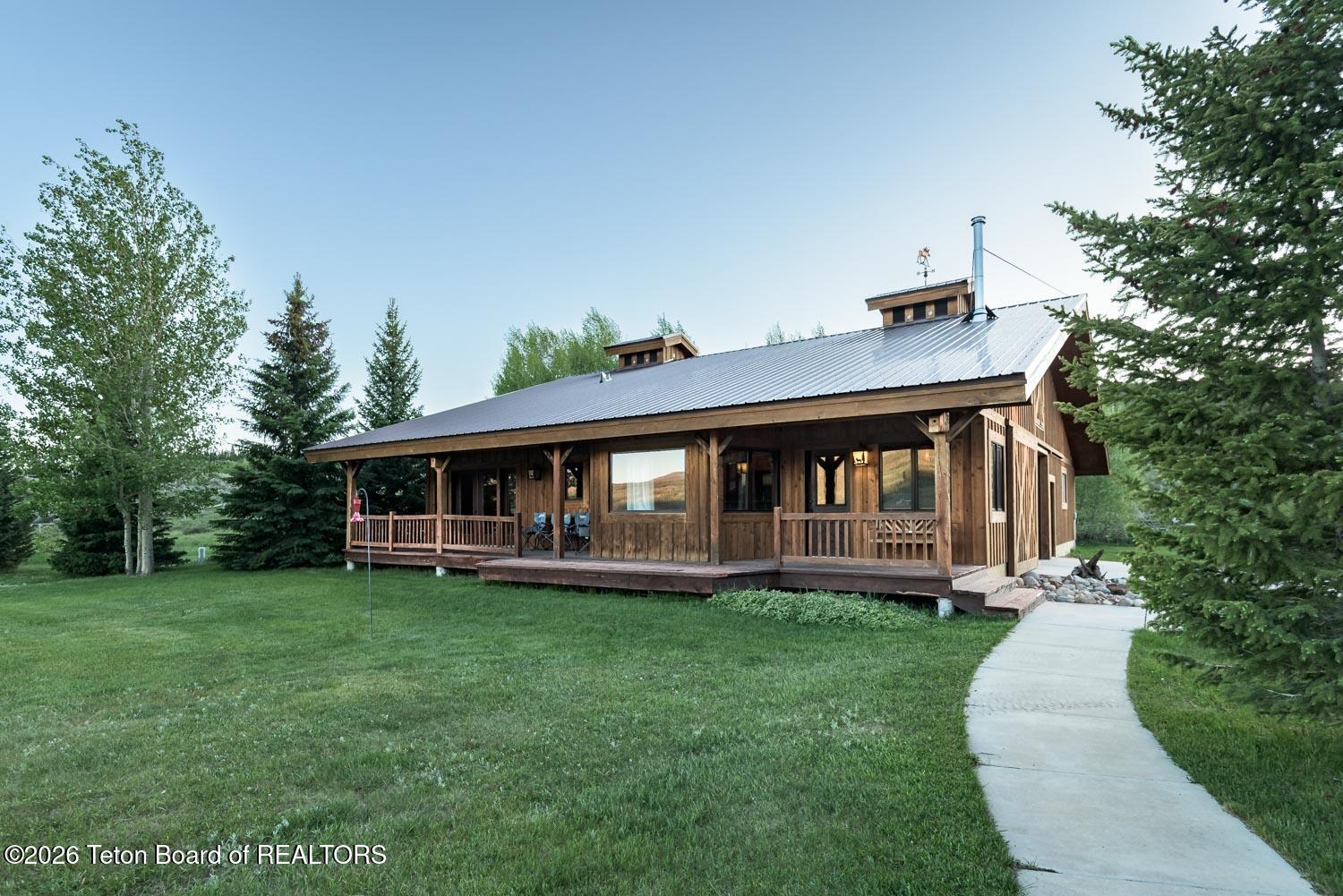 29 White Point Road Cora, WY 82925 - Photo 10 of 102 Guest cabin/detached garage/stable