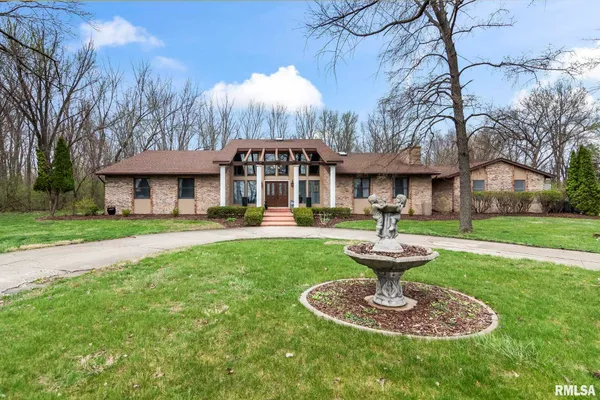 $658,000 | 2421 East Lake Shore Drive, Springfield, IL 62712