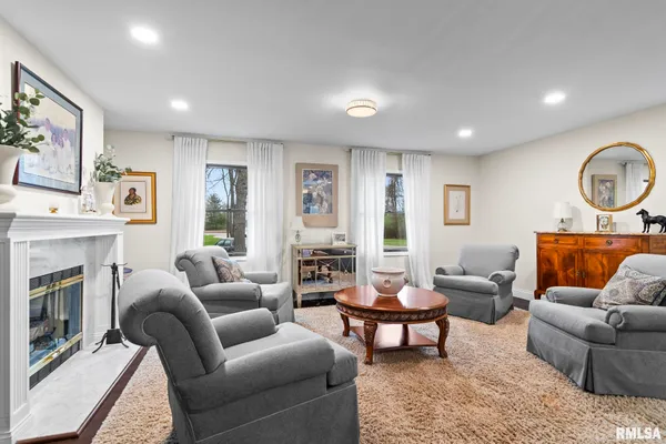 $658,000 | 2421 East Lake Shore Drive, Springfield, IL 62712