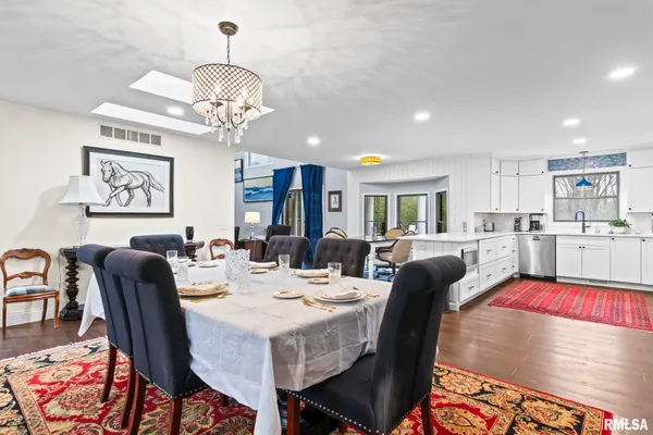 $658,000 | 2421 East Lake Shore Drive, Springfield, IL 62712