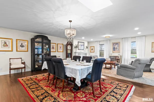 $658,000 | 2421 East Lake Shore Drive, Springfield, IL 62712