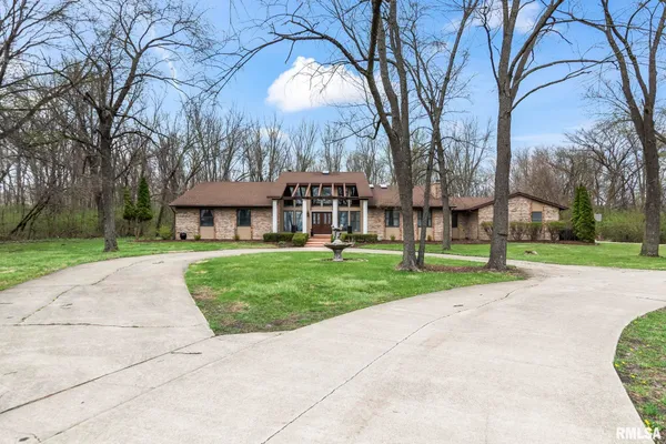 $658,000 | 2421 East Lake Shore Drive, Springfield, IL 62712