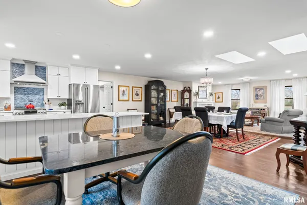 $658,000 | 2421 East Lake Shore Drive, Springfield, IL 62712