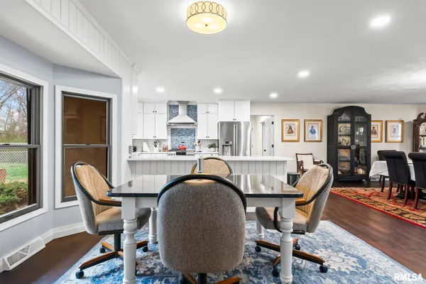 $658,000 | 2421 East Lake Shore Drive, Springfield, IL 62712