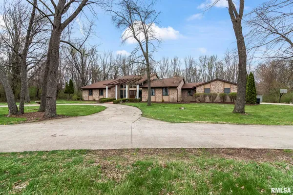 $658,000 | 2421 East Lake Shore Drive, Springfield, IL 62712