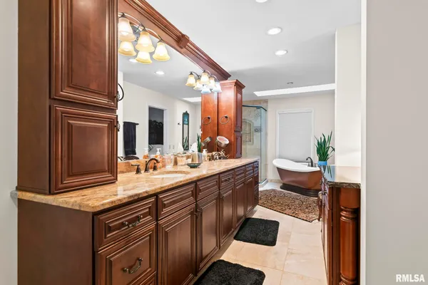 $658,000 | 2421 East Lake Shore Drive, Springfield, IL 62712