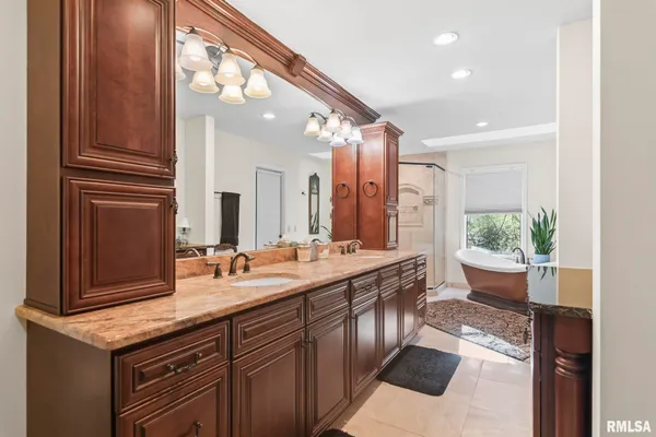 $658,000 | 2421 East Lake Shore Drive, Springfield, IL 62712